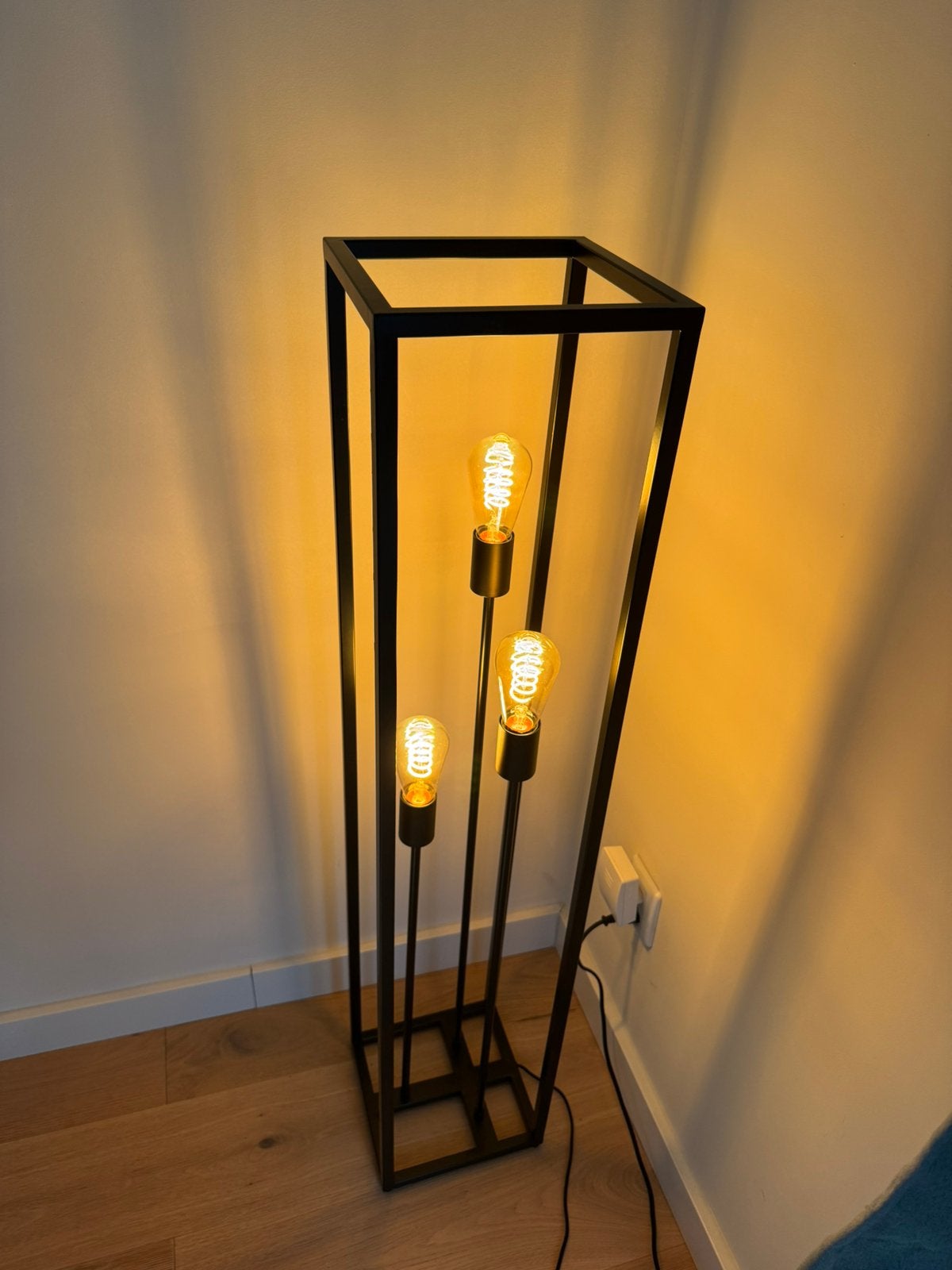 Zwarte industriële vloerlamp met 3 LED lampen, Ophalen, 100 tot 150 cm, E27 (groot), Zo goed als nieuw