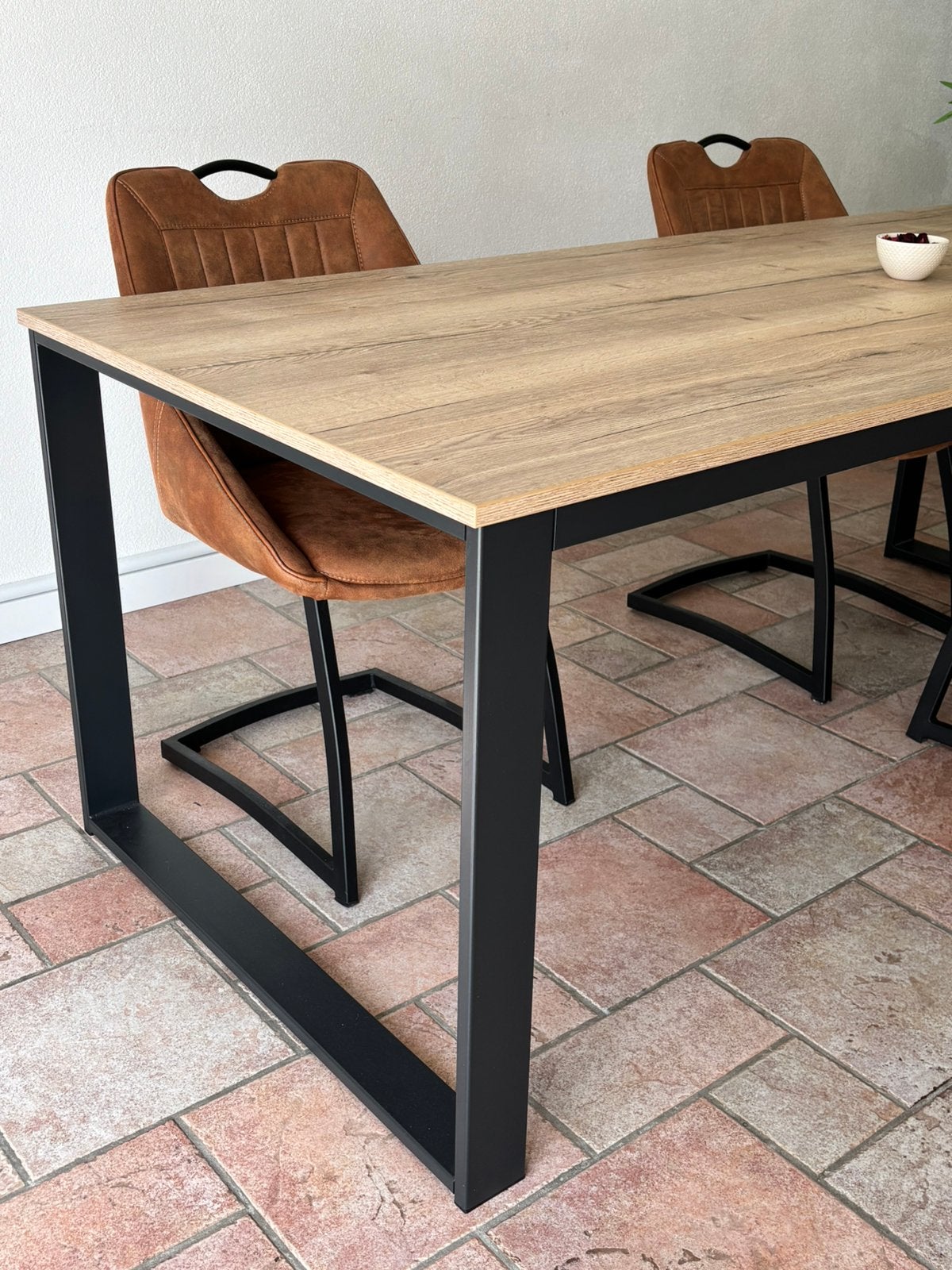 Industrial dinning table with 4 comfortable chairs, Ophalen, Industrial modern, 50 tot 100 cm, Zo goed als nieuw