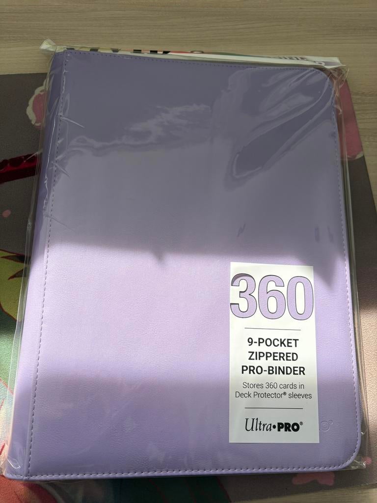 Ultra Pro Vivid 9 Pocket Zippered Pro Binder - Purple / Lila, Ophalen of Verzenden, Zo goed als nieuw