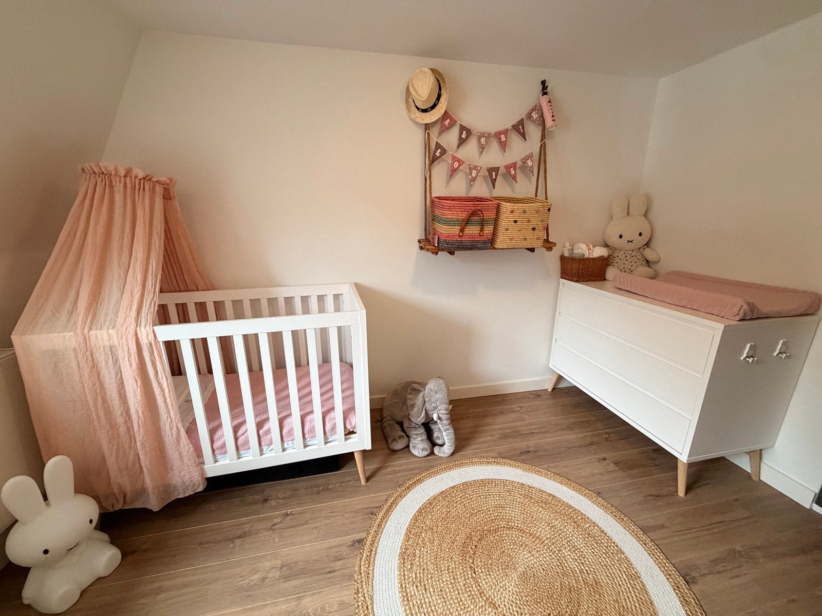 Complete Babykamer: Ledikant, Commode, Matras & Accessoires, Ophalen, Gebruikt, Meisje