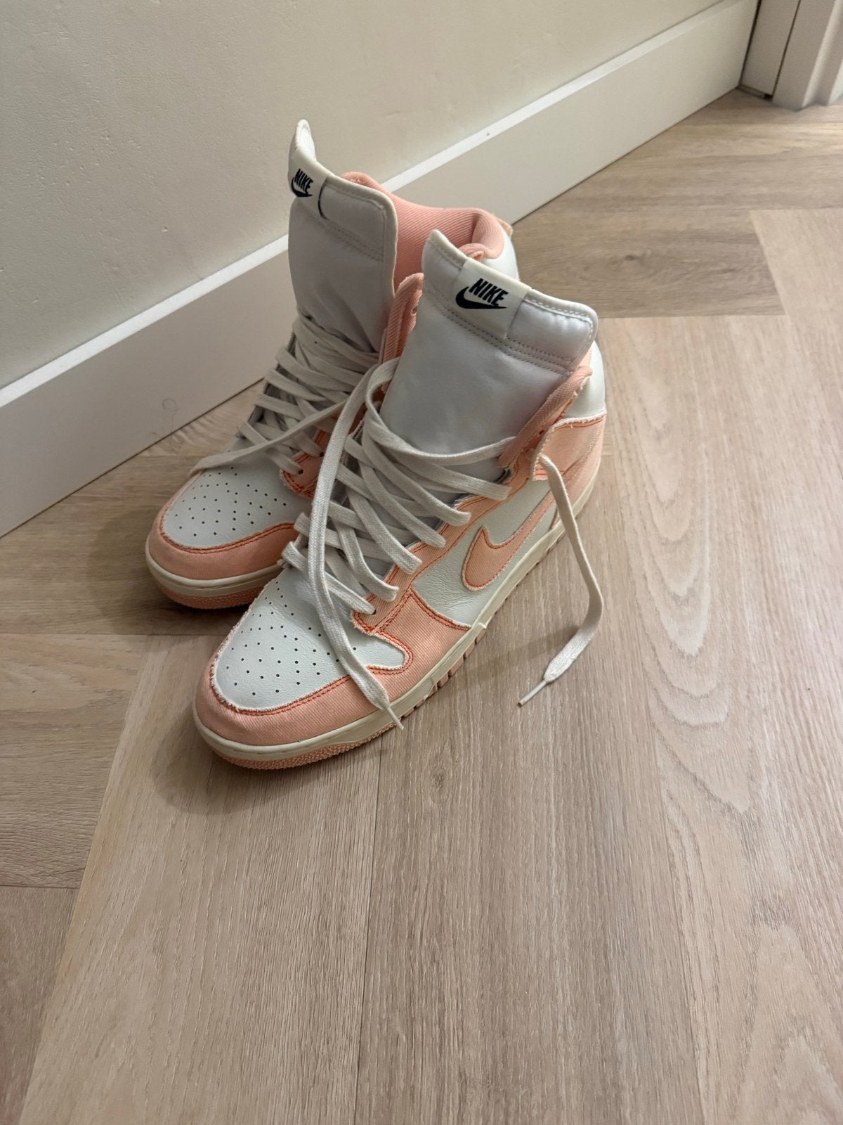 Nieuwe Nike High Dunk 1985 Zalmroze Sneakers 46, Ophalen of Verzenden, Nieuw, Overige kleuren, Sneakers of Gympen