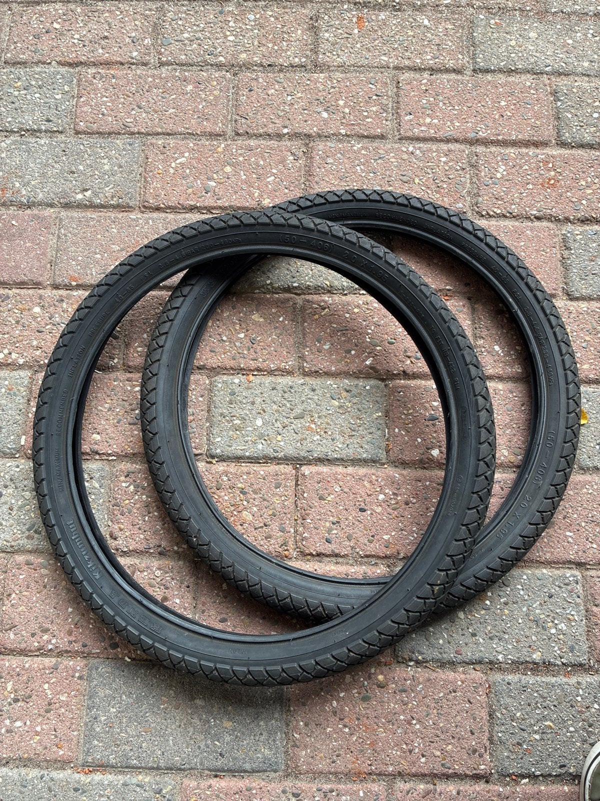 Kenda Kikzumbut 20x1.95 fietsbanden (set van 2), Fietsen en Brommers, Ophalen, Band, Kinderfiets, Zo goed als nieuw
