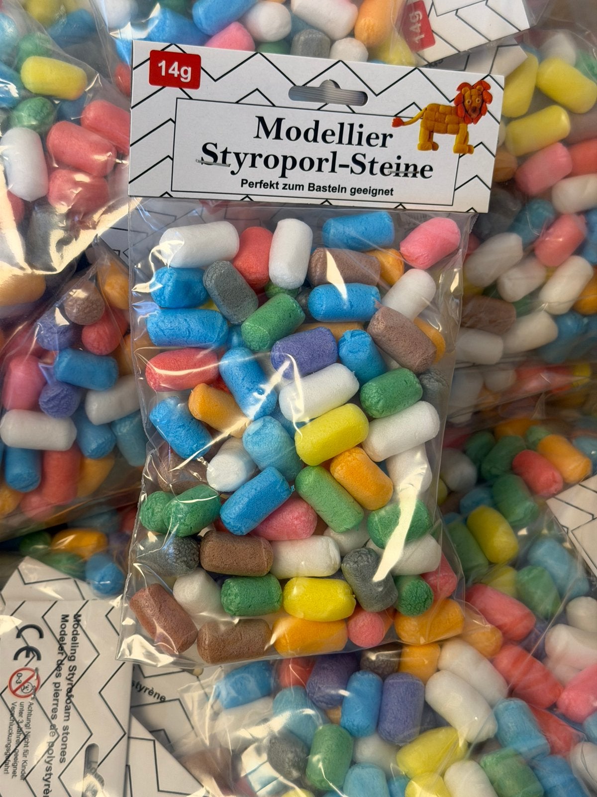 72x partij Gekleurde Knutselsteentjes Speelmais Styropor 14g, Nieuw, M, Ophalen of Verzenden, M