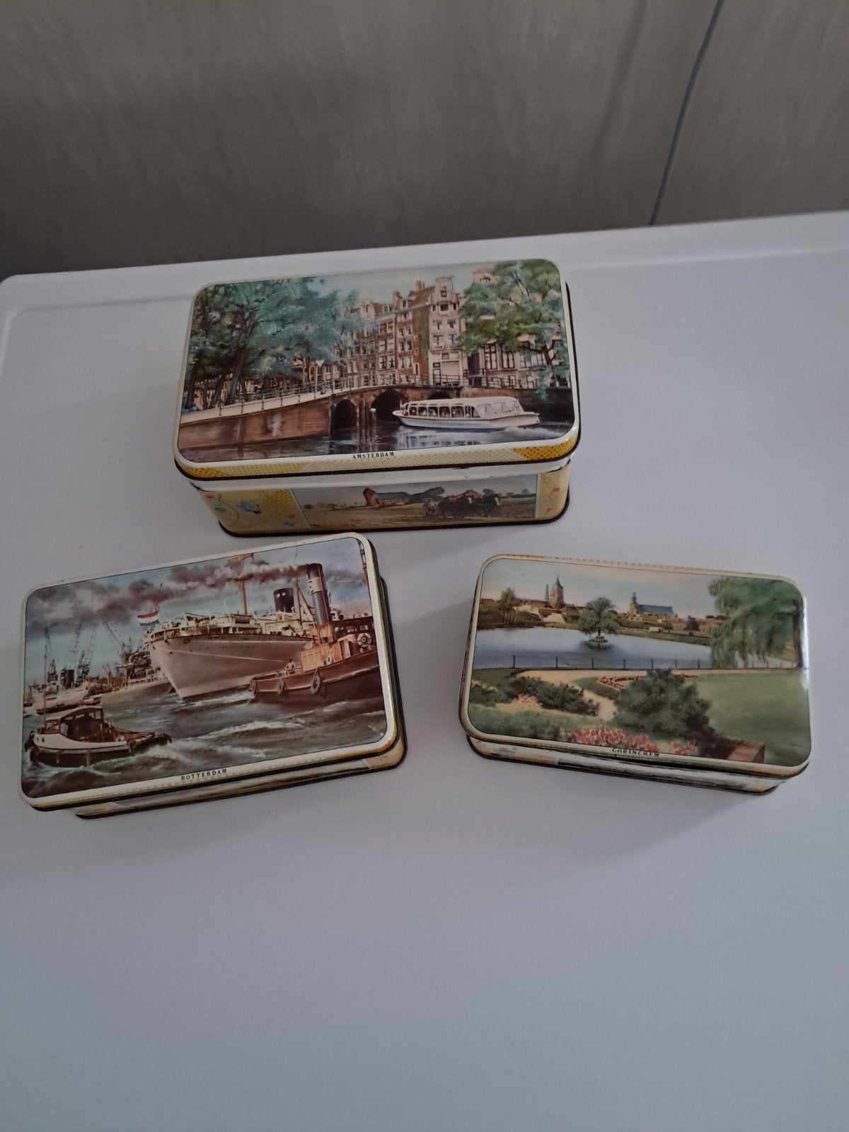 Set van 3 vintage blikken met Nederlandse stadsgezichten, Ophalen of Verzenden, Gebruikt, Koek(jes), Overige merken