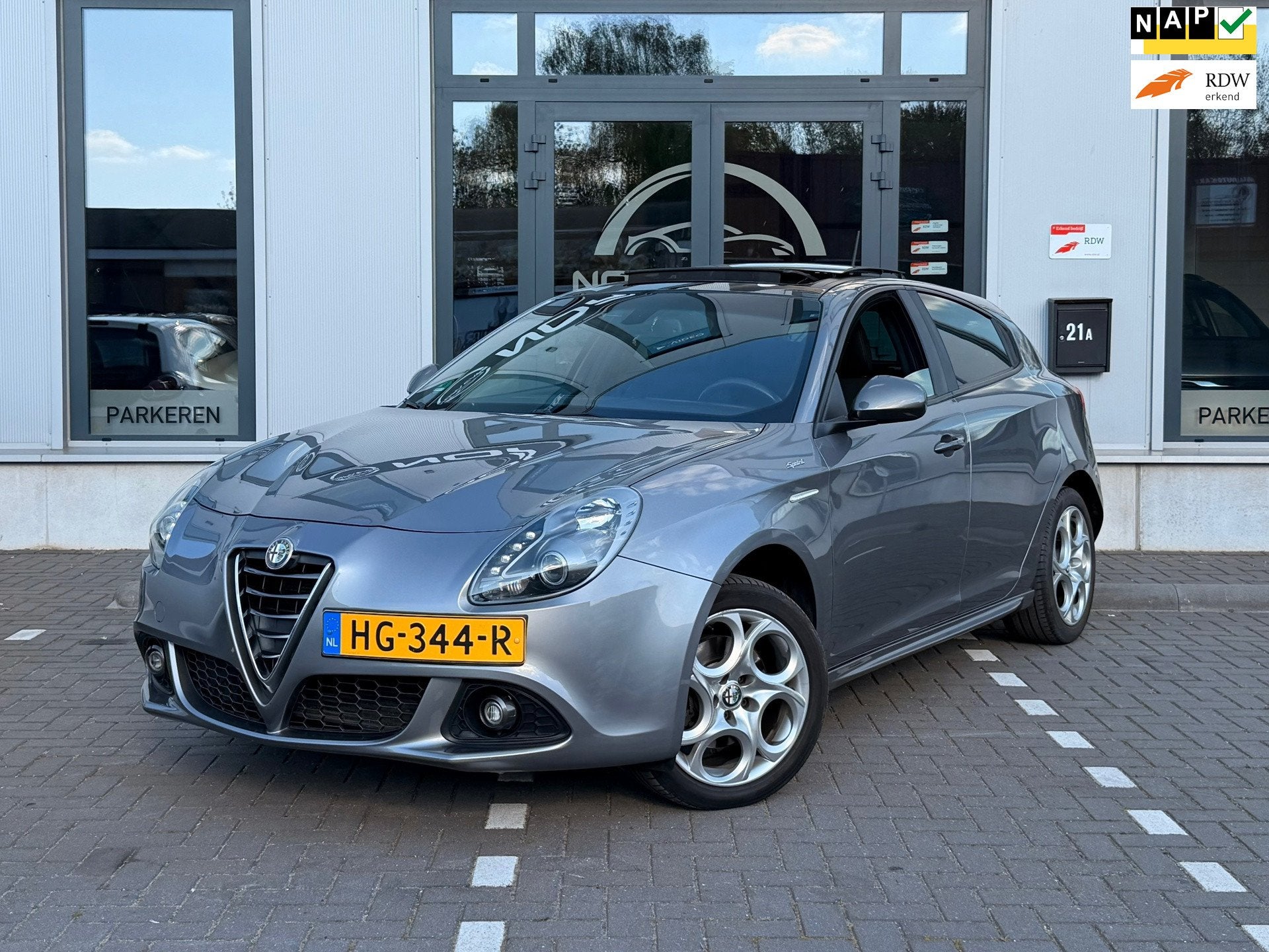 Alfa Romeo Giulietta 1.4 T Sprint|Pano|Navi|Nap, Auto's, Voorwielaandrijving, Gebruikt, 4 cilinders, Origineel Nederlands
