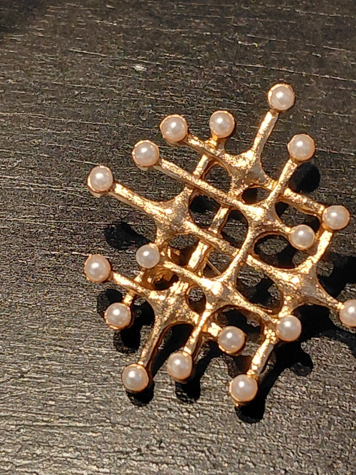 Vintage Goud kleurige Broche met Pareltjes, Overige materialen, 4 tot 7 cm, Nieuw, Ophalen of Verzenden