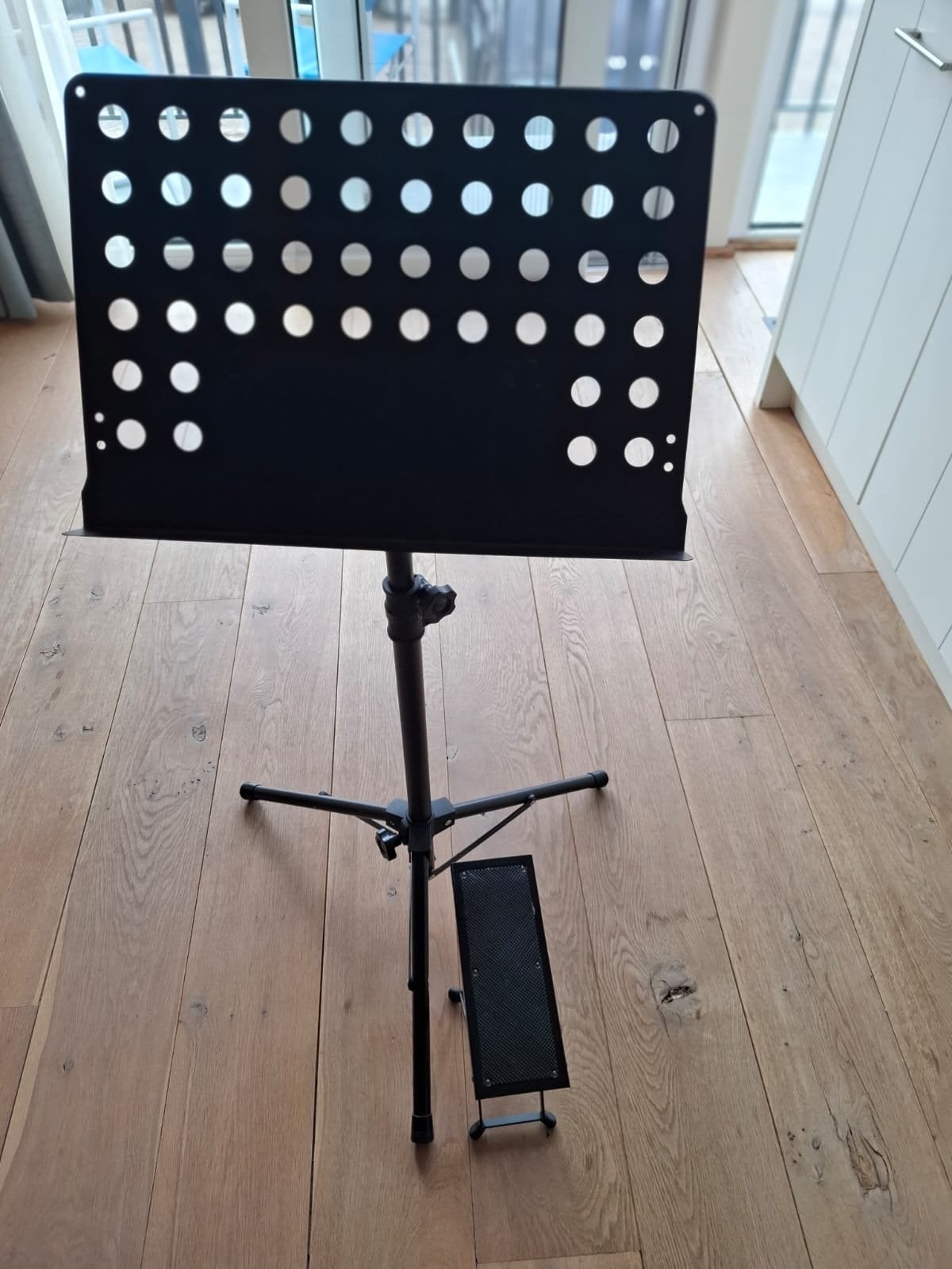Zwarte muziekstandaard met voetensteun, Ophalen, Zo goed als nieuw, Muziekstandaard, Overige instrumenten