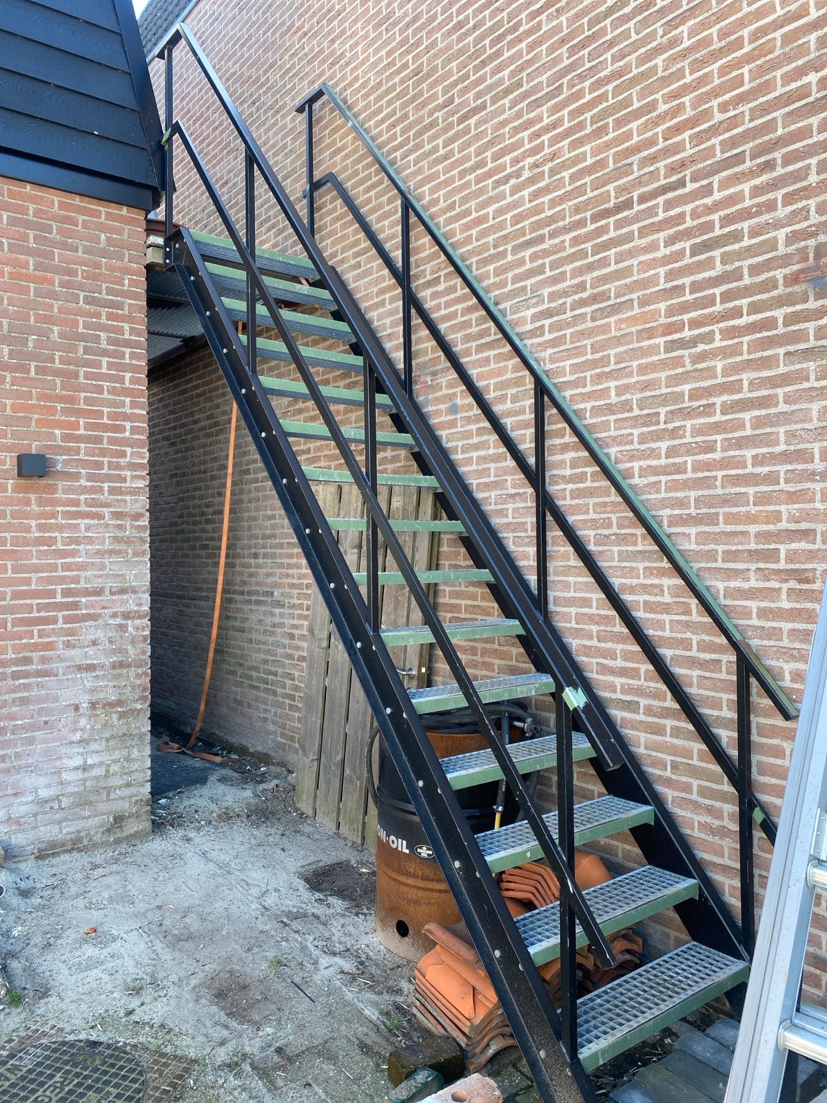 Stevige metalen buitentrap met leuning, Ophalen, Gebruikt, Trap, 2 tot 4 meter