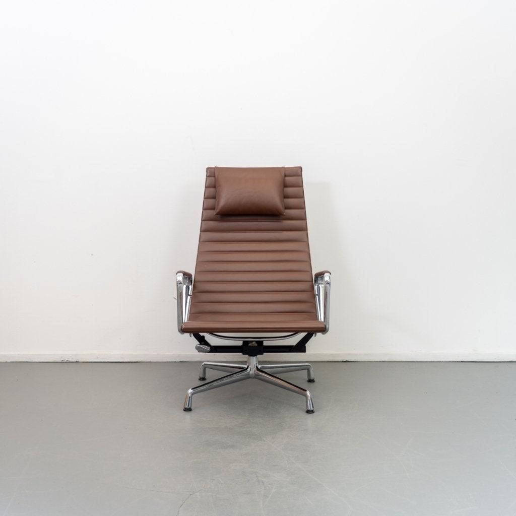 1x Vitra Eames EA 124 Fauteuil Bruin Leer - Chroom, Huis en Inrichting, Niet ingevuld, Niet ingevuld, 75 tot 100 cm, Ophalen of Verzenden