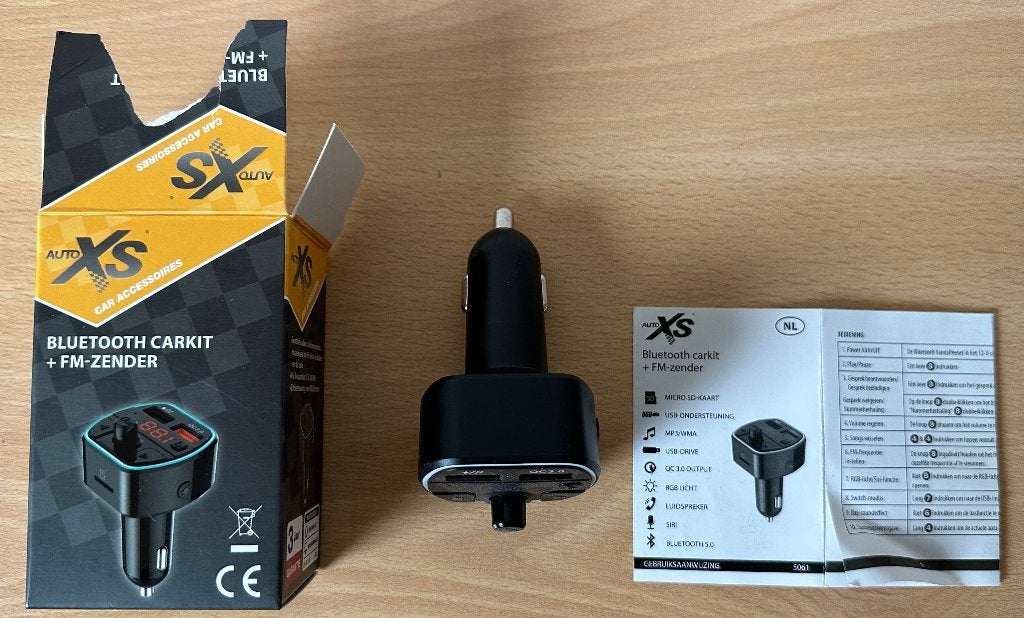 Bluetooth carkit + fm-zender, Auto diversen, Carkits, Ophalen of Verzenden, Zo goed als nieuw