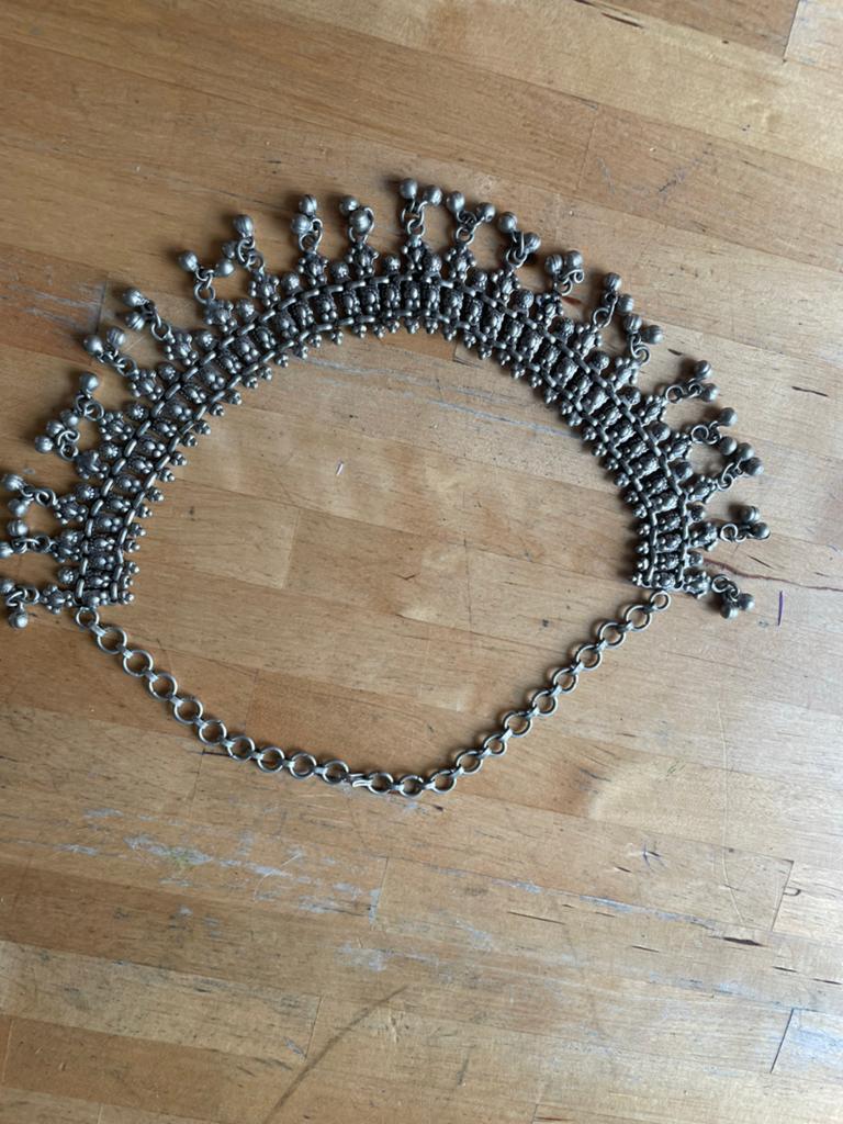 Vintage Zilverkleurige Collier met Belletjes, Ophalen of Verzenden, Zo goed als nieuw, Zilver, Overige materialen