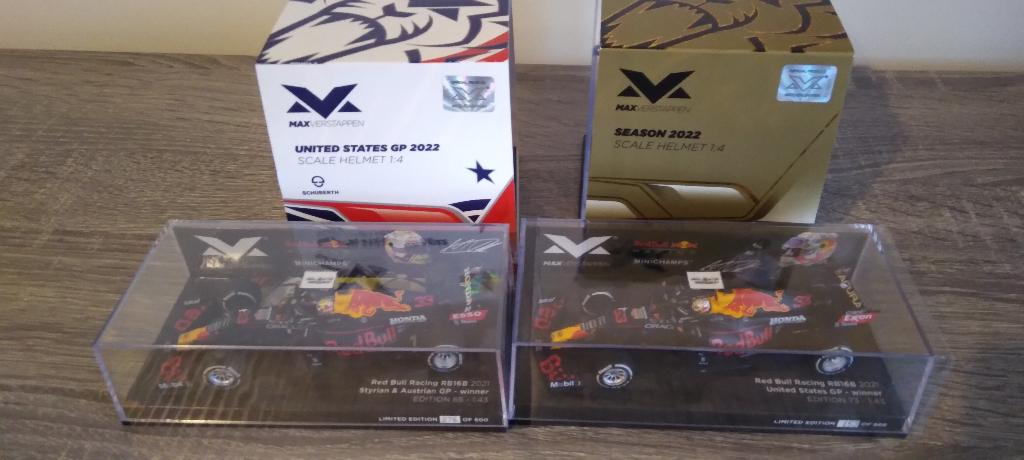 2 x helm 1:4 en 2 x schaalmodel 1:43 Max Verstappen, Verzamelen, Automerken, Motoren en Formule 1, Ophalen of Verzenden, Nieuw