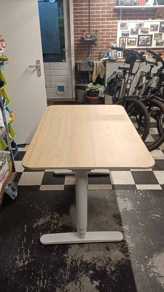 Bureau Bekant electrisch verstelbaar hoog-laag, Huis en Inrichting, Bureaus, Ophalen, Zit-sta bureau, 120 cm, Zo goed als nieuw