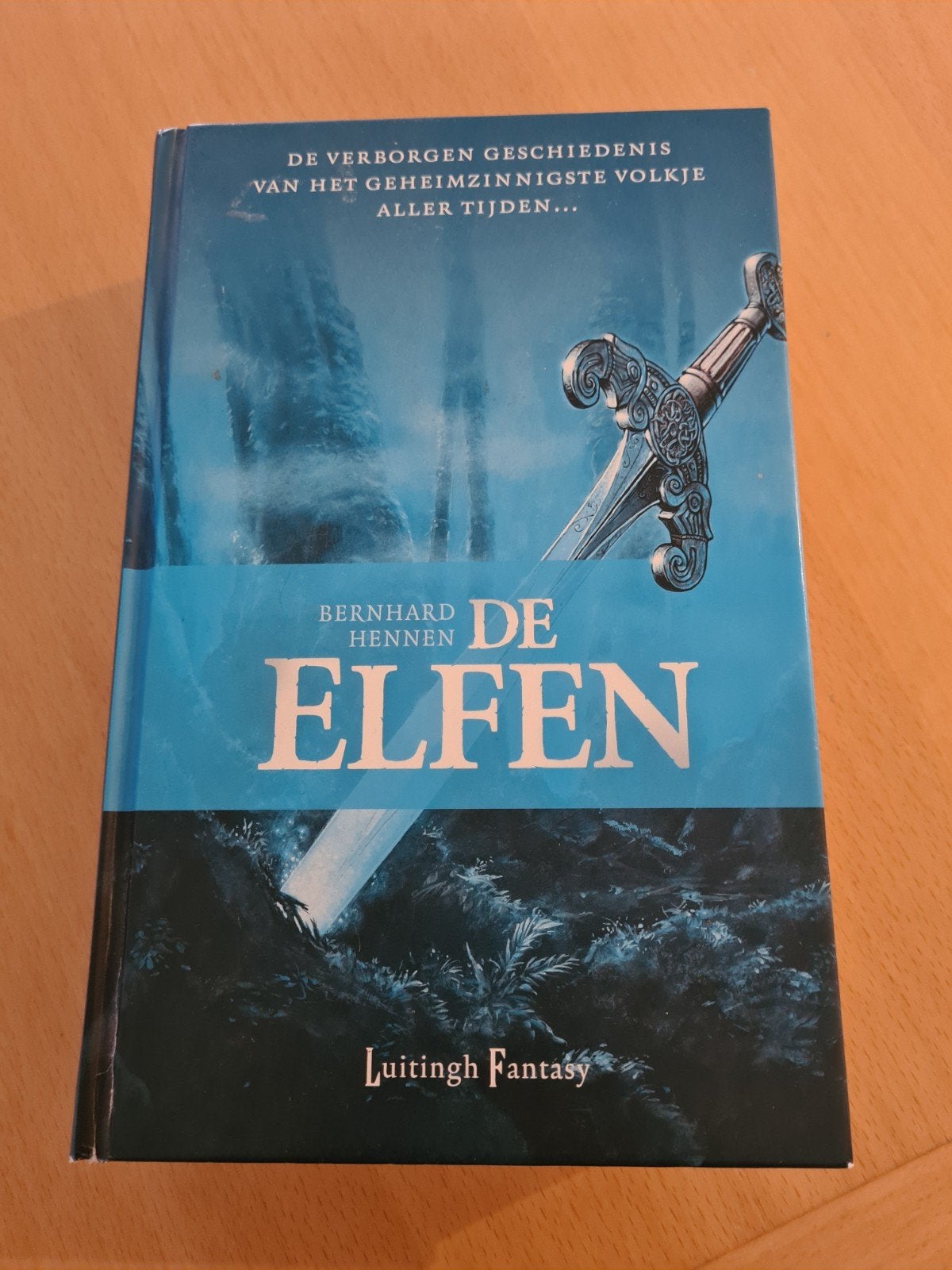 De Elfen - Bernard Hennen, Ophalen of Verzenden, Gelezen