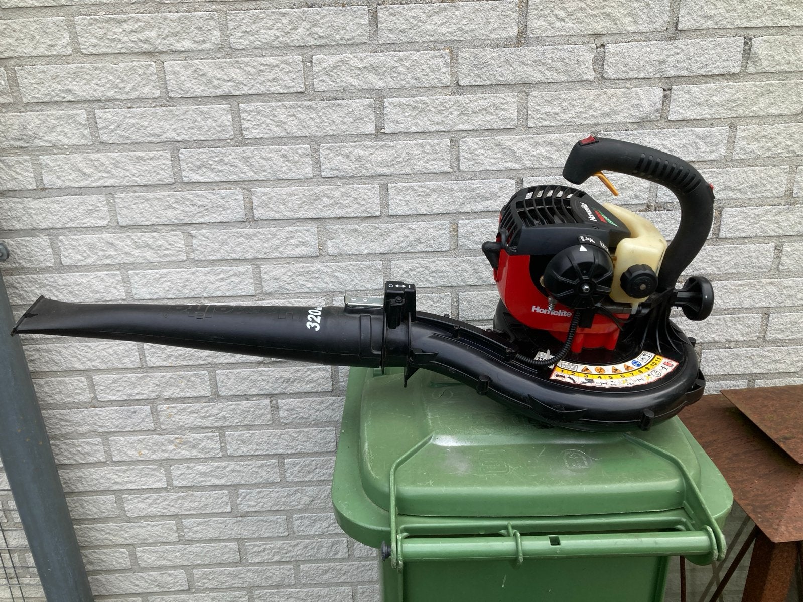 Homelite HBL26BV Bladblazer met zuigfunctie en opvangzak, Ophalen, Benzine, Gebruikt, Handgedragen