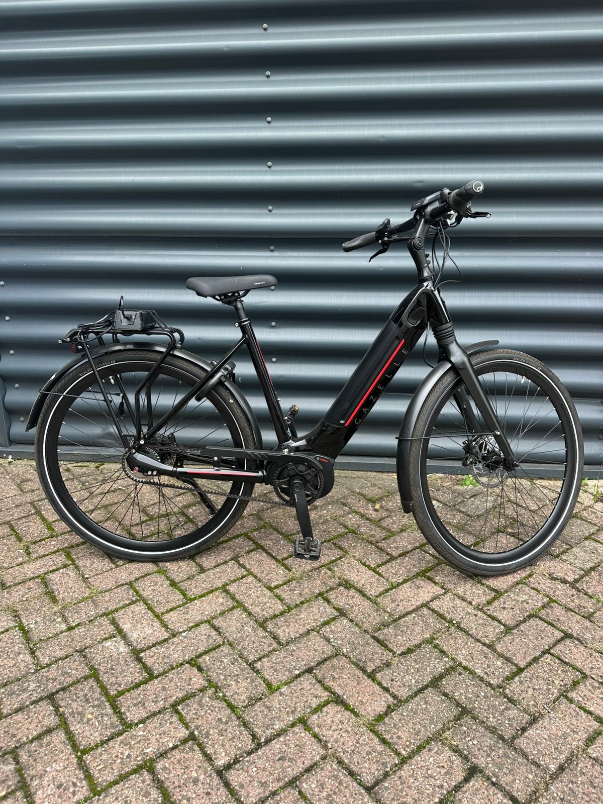 Gazelle ultimate C5 Black/Red slecht 135.0km, Ophalen of Verzenden, Zo goed als nieuw, 50 km per accu of meer, 55 tot 59 cm