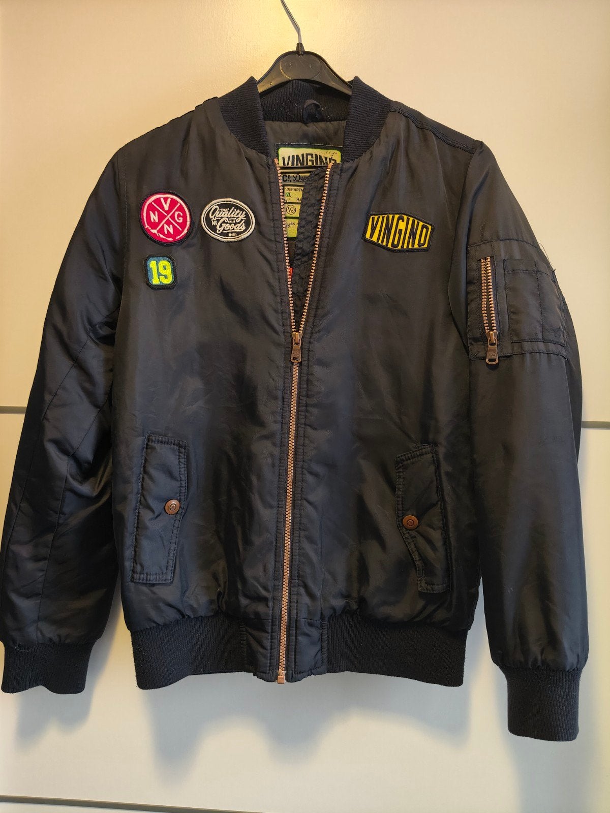 Vingino Bomberjack Zwart met Patches, Ophalen of Verzenden, Zo goed als nieuw, Vingino, Jongen
