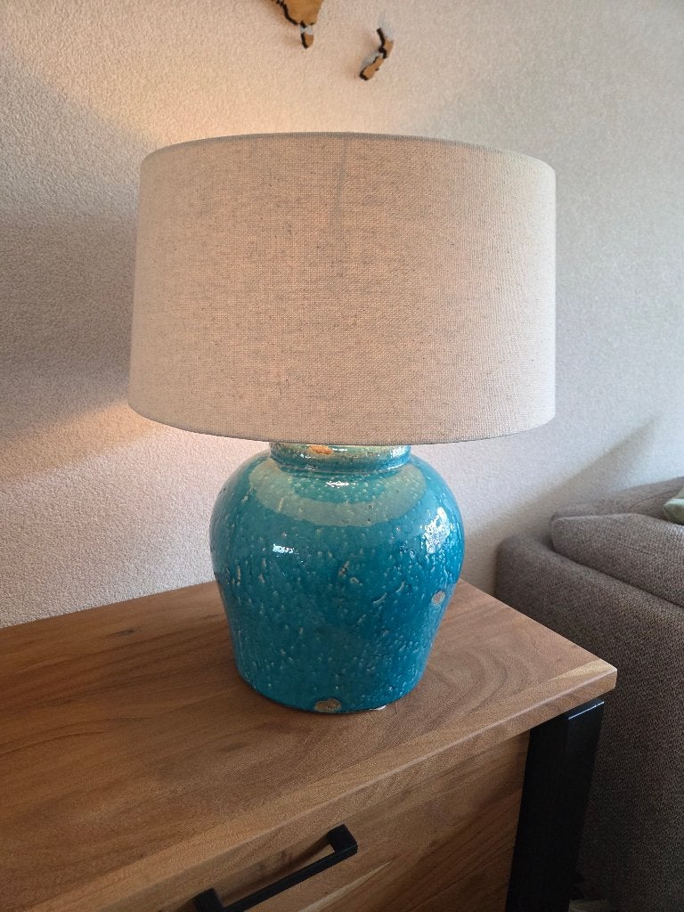 Mooie aquablauwe lamp met lichte kap, Huis en Inrichting, 55 cm, E27 (groot), Zo goed als nieuw, Schemerlamp