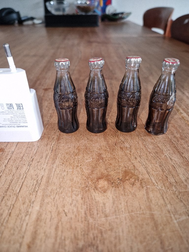 4 miniatuur flesjes coca cola, Verzamelen, Ophalen of Verzenden, Gebruikt, Overige typen