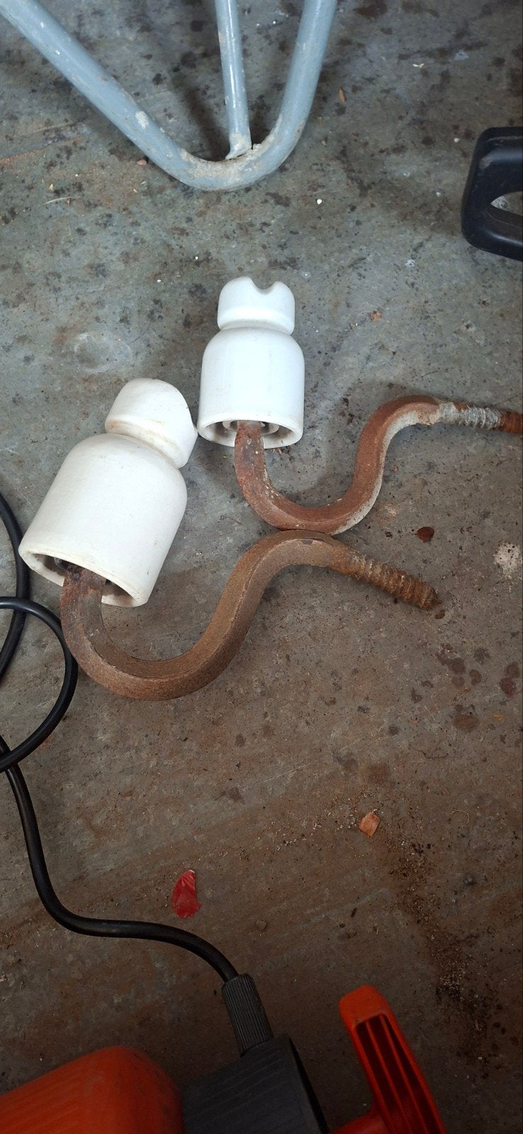 2 Porseleinen Isolators met Haken, Ophalen of Verzenden