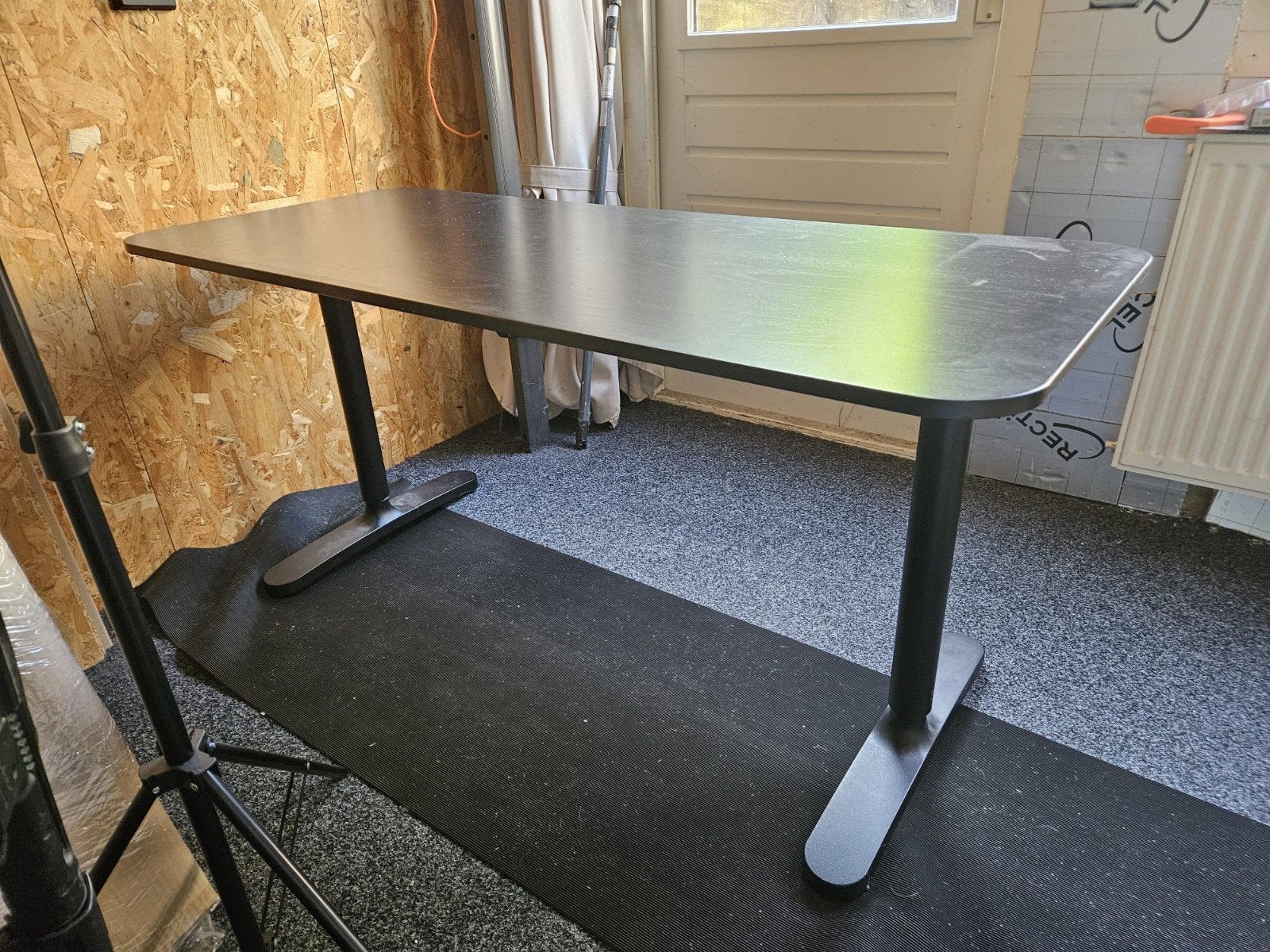 Zwart bureau 140 x 60 (verstelbaar), Huis en Inrichting, Bureaus, Ophalen