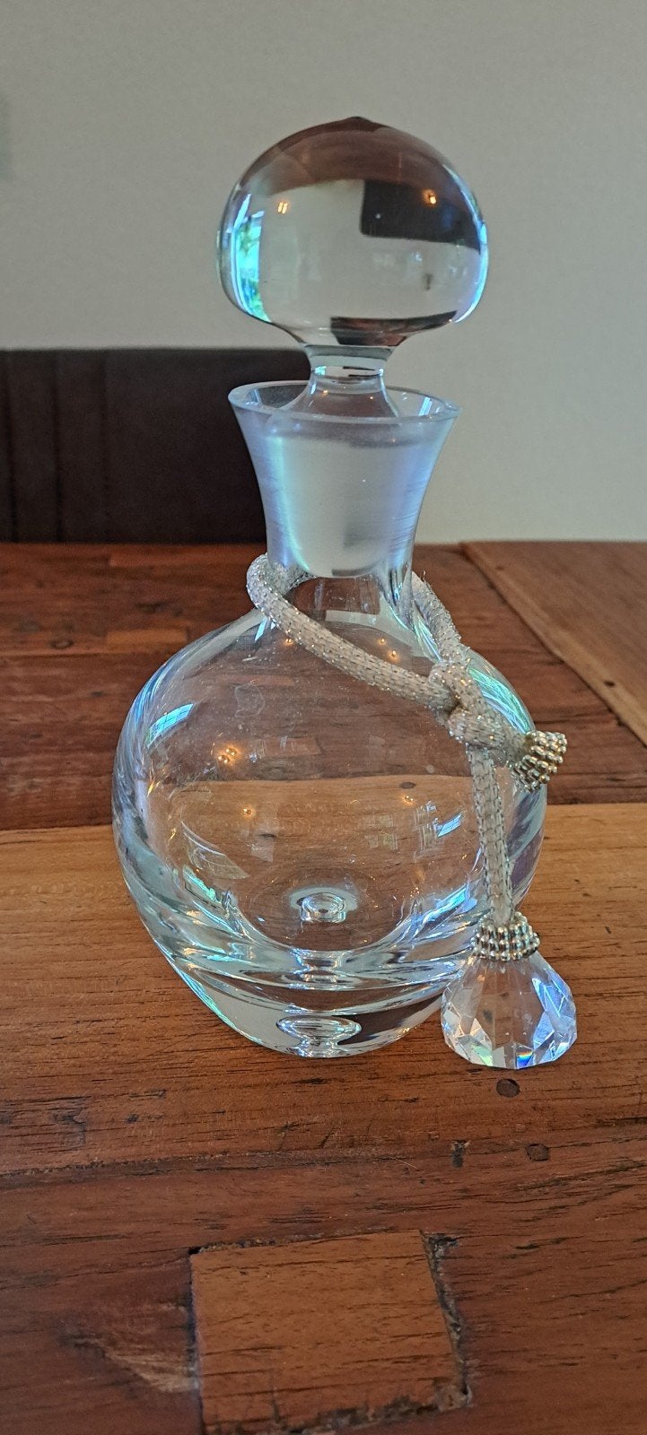 Glazen parfumflesje met kristallen dop en decoratie, Antiek en Kunst, Antiek | Vazen, Ophalen of Verzenden