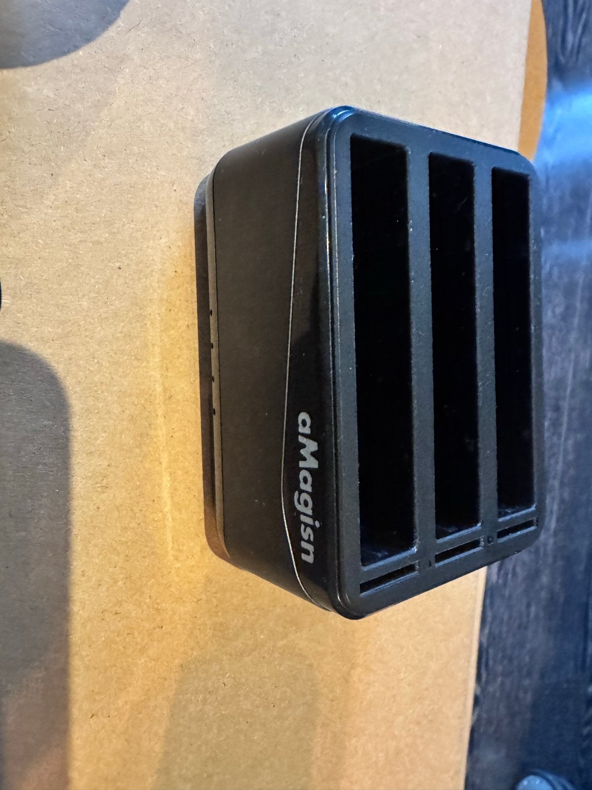 Insta360 X4 Acculader met 3 sleuven, Zo goed als nieuw, Overige merken, Acculader, Geschikt voor twee batterijen