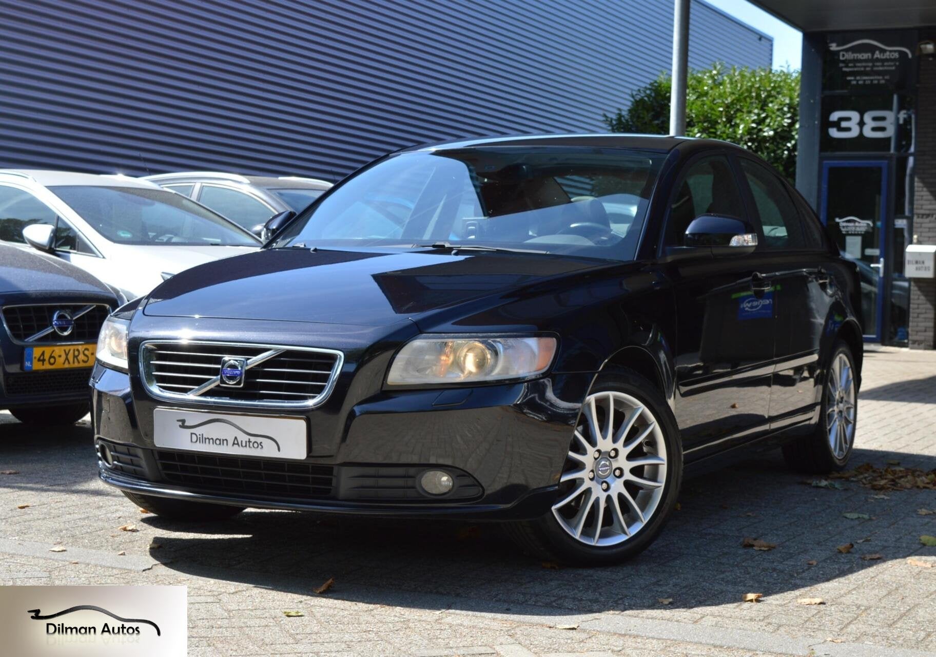 Volvo S40 1.8 Edition II|Airco|Cruise|leder|Trekhaak|Nap!, Auto's, Voorwielaandrijving, 125 pk, Gebruikt, Zwart