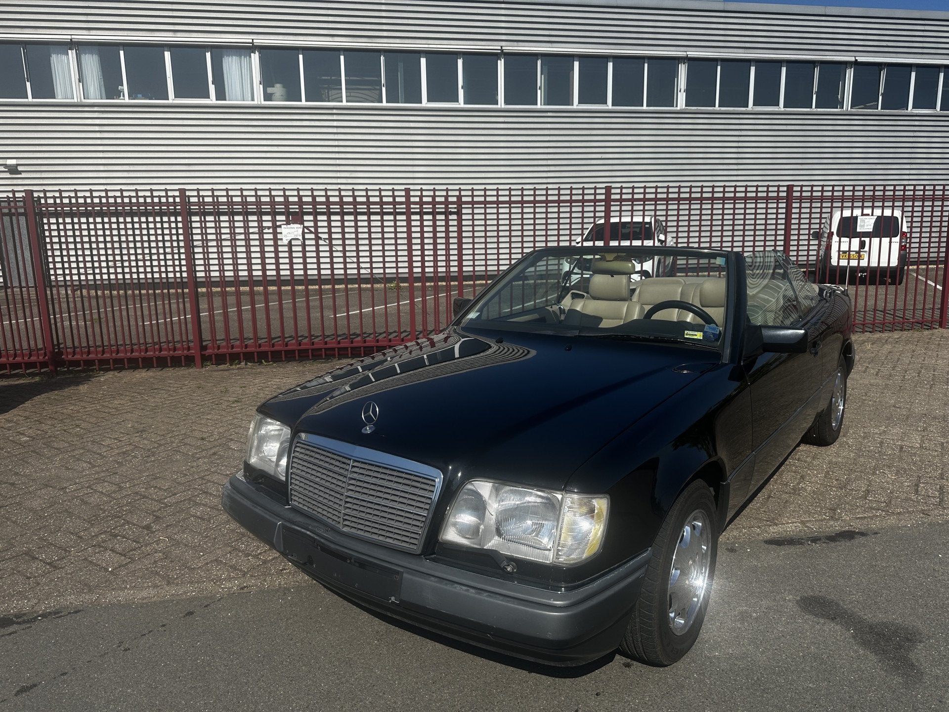 Mercedes-Benz E-Klasse E320 Cabrio (bj 1994, automaat), Auto's, Oldtimers, Automaat, Achterwielaandrijving, Cabriolet, 4 stoelen