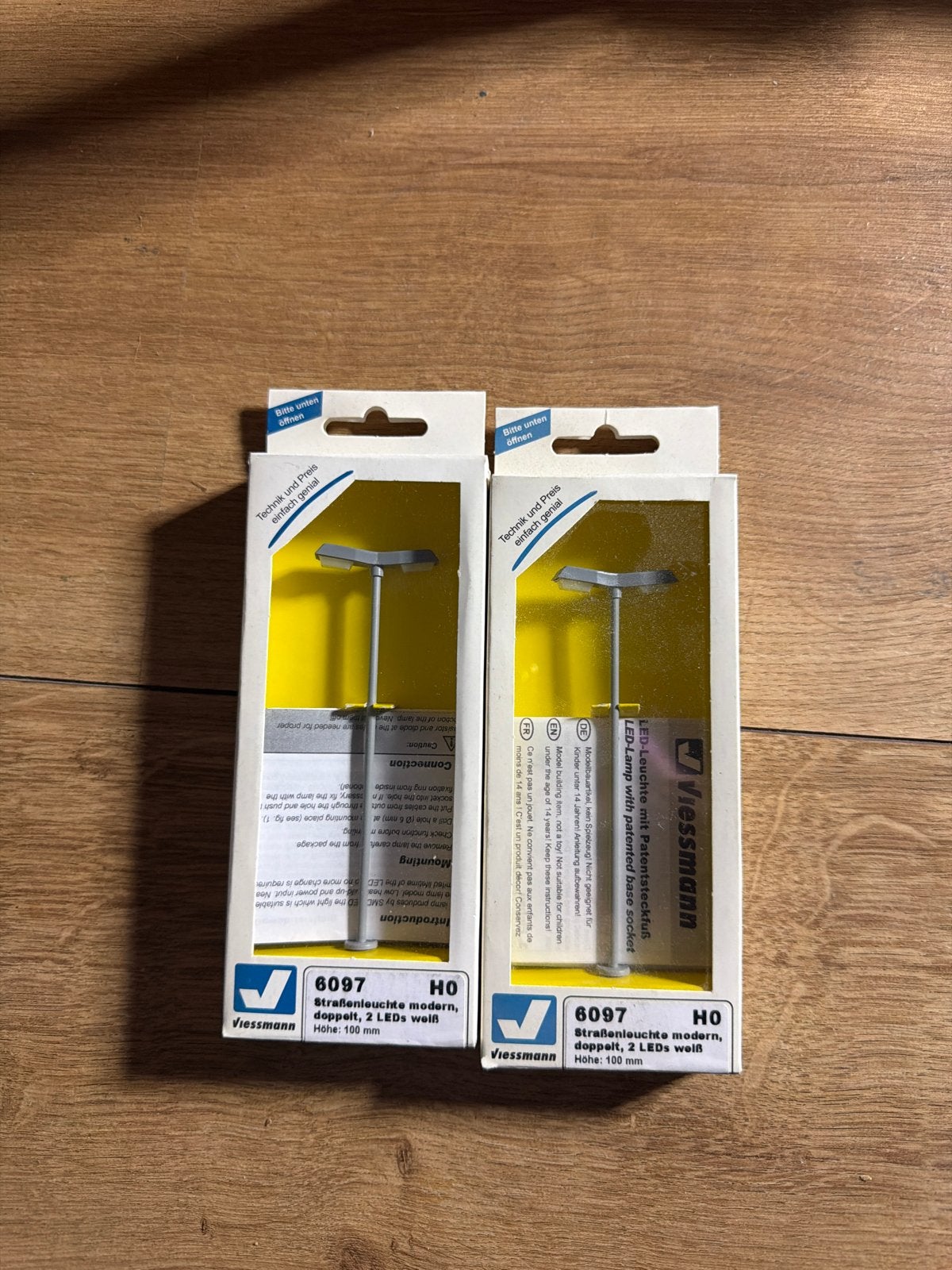 2x Viessmann H0 6097 Moderne Dubbele Straatlantaarn LED, Ophalen of Verzenden, Nieuw, Overige typen, Overige merken