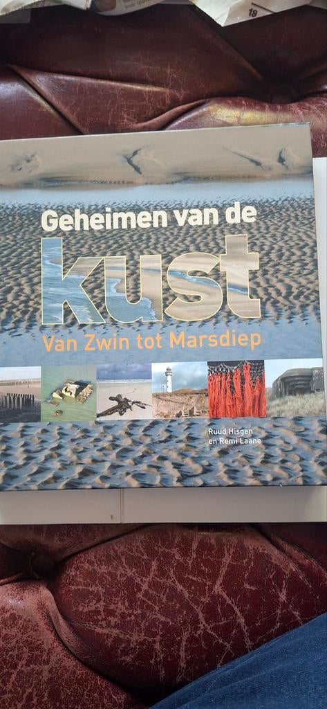 Geheimen van de Kust: Van Zwin tot Marsdiep, Ophalen of Verzenden, Zo goed als nieuw, Reisgids of -boek, Benelux