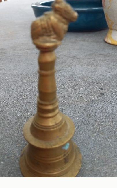 Antieke Indiase Pooja Bell (Ghanti) met Nandi Stier, Verzenden