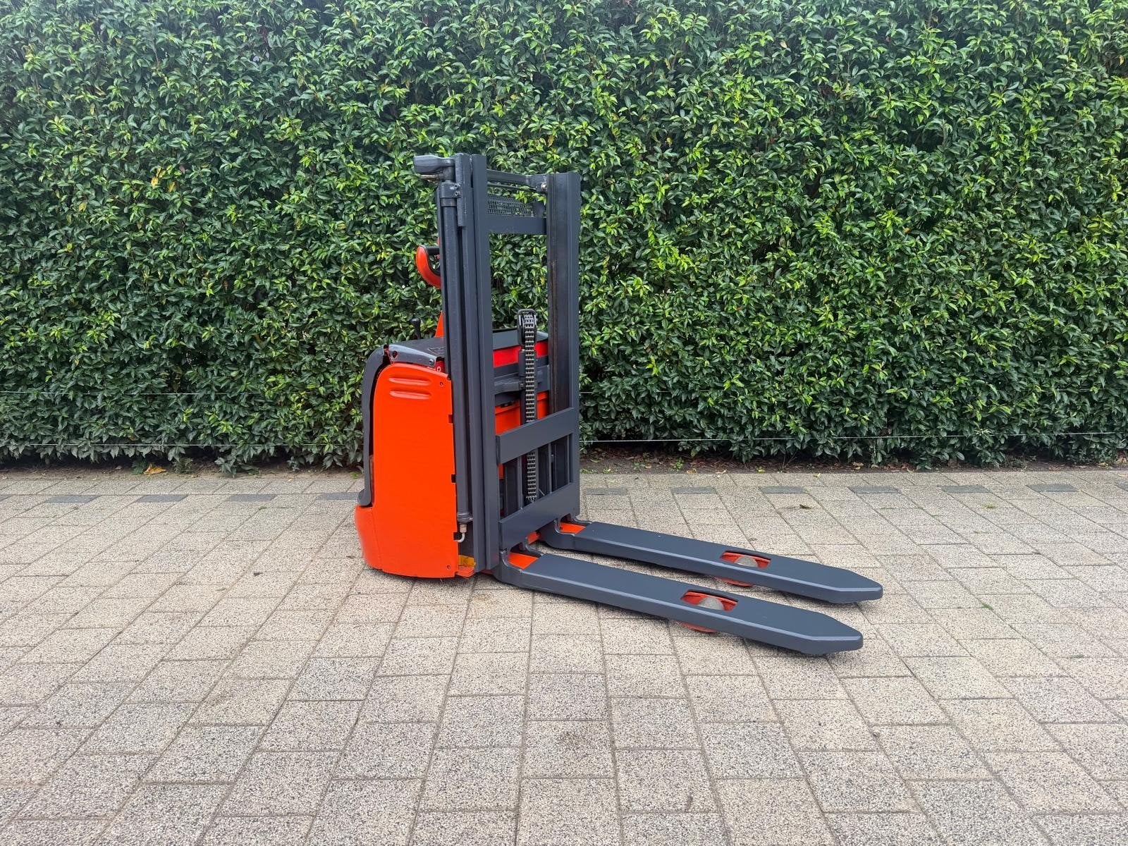 Nette Linde L10 Stapelaar, weinig uur met lader!! Lage doorr, Doe-het-zelf en Verbouw, Ophalen, Gebruikt
