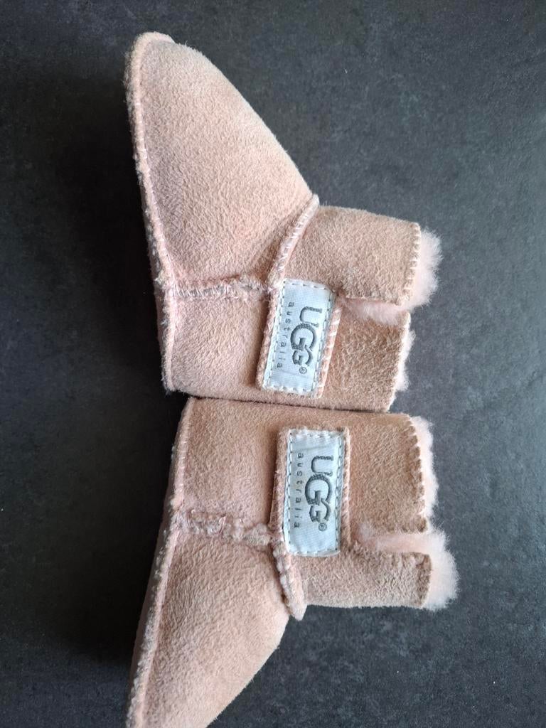 UGG babyslofjes roze - maat 17, Ophalen, Slofjes, UGG, Jongetje of Meisje
