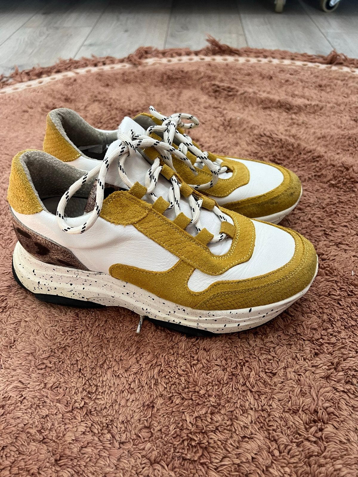 SPM dames Sneakers Geel/Wit - Maat 38, Kleding | Dames, Schoenen, Ophalen of Verzenden, Zo goed als nieuw, Geel, Sneakers of Gympen