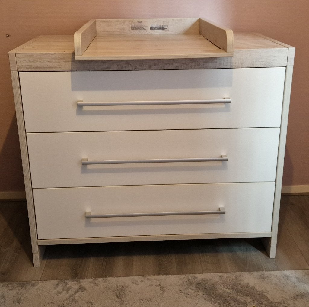 Foto 9 van Complete babykamer TWF: ledikant, commode en kledingkast