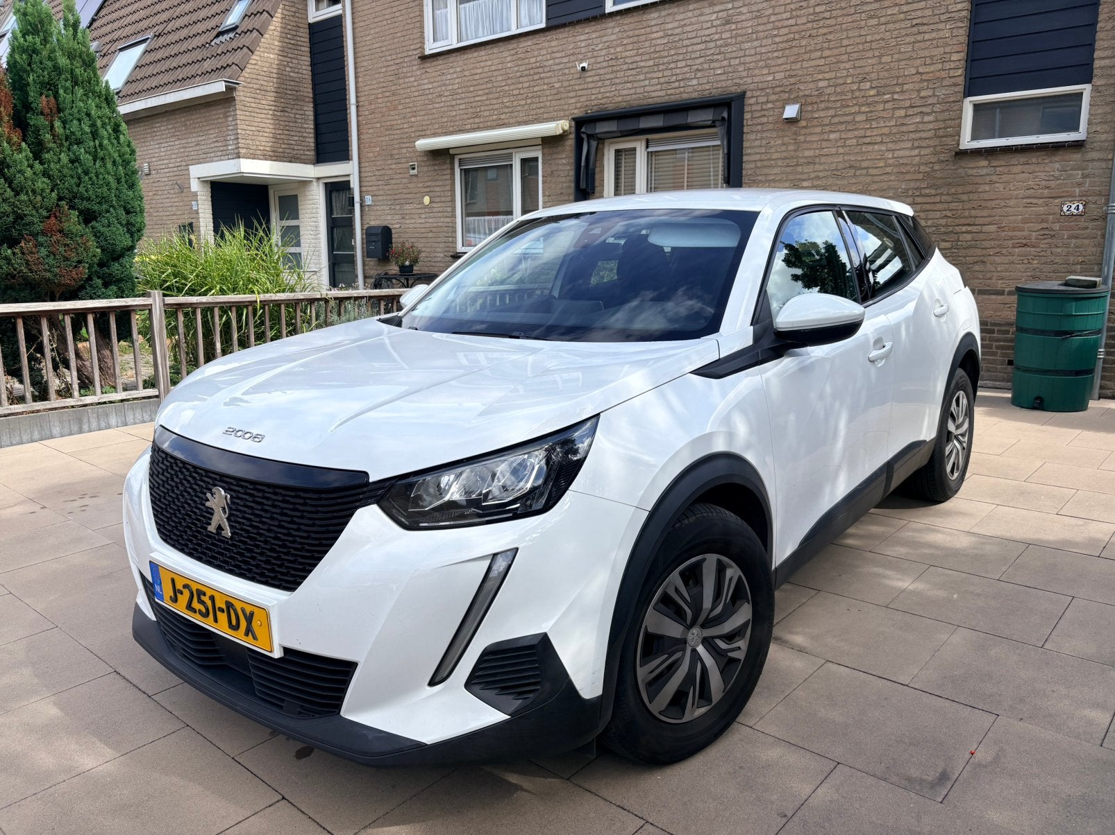 Peugeot 2008 1.2 Puretech 100pk 2020 Wit NW APK/distributie, Stof, Zwart, 1199 cc, 100 pk