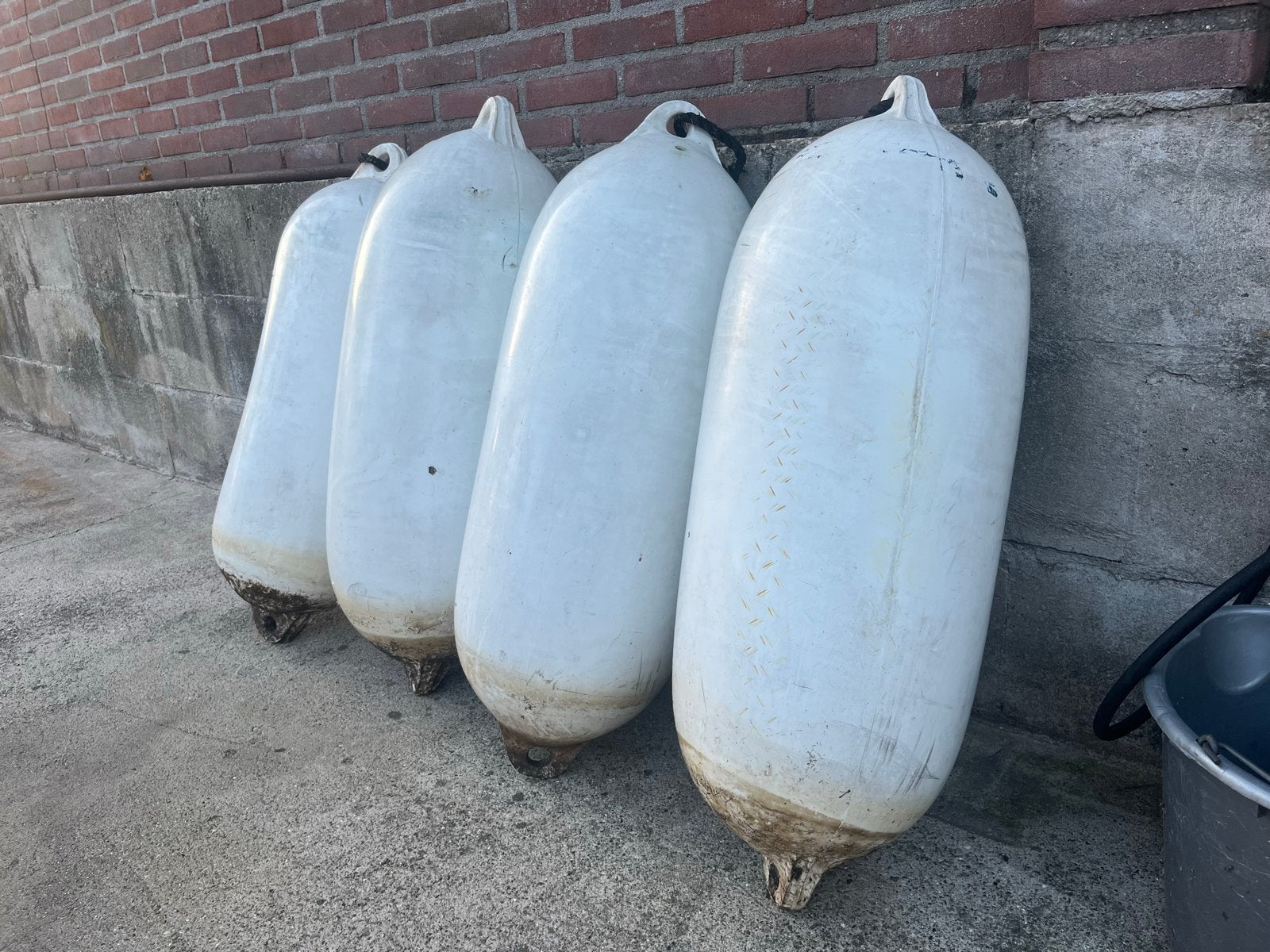 4 fenders, 90 x 30 cm 60 euro, Watersport en Boten, Ophalen of Verzenden, Gebruikt, Overige typen