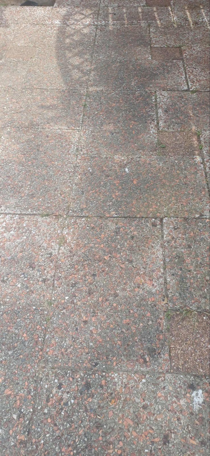 GRATIS Gebruikte grind tegels en meer....., Tuin en Terras, Tegels en Klinkers, Gebruikt, Klinkers, Ophalen of Verzenden, 10 m² of meer
