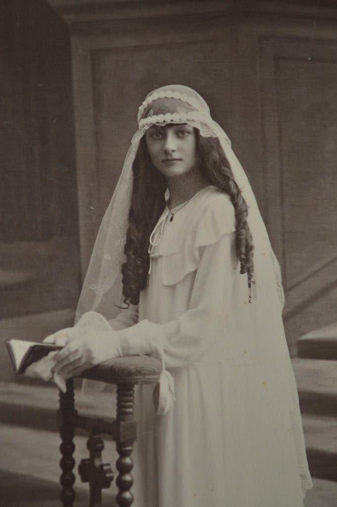 frankrijk 1934 meisje lang haar heilige communie, Ophalen of Verzenden, 1920 tot 1940, Ongelopen, Sterren en Beroemdheden