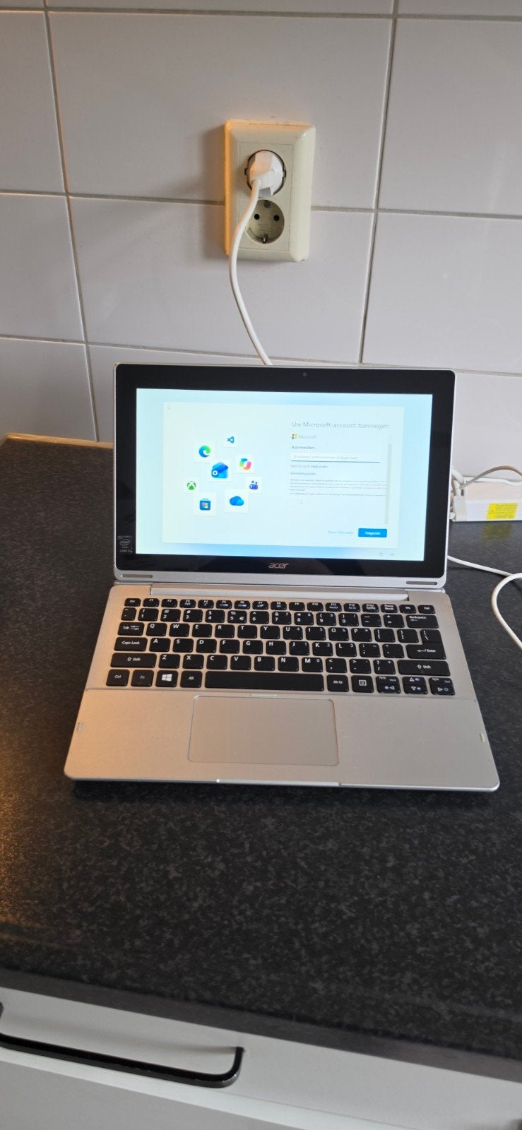 Acer Aspire Switch: Tablet & Laptop, i3, Win 11, Gebruikt, Minder dan 4 GB, Qwerty, Verzenden