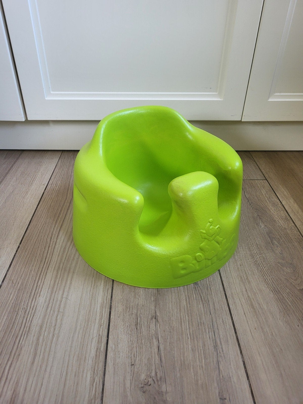 Bumbo Babyzitje met eetblad - Groen, Kinderen en Baby's, Kinderstoelen, Ophalen, Zo goed als nieuw, Overige typen, Afneembaar eetblad