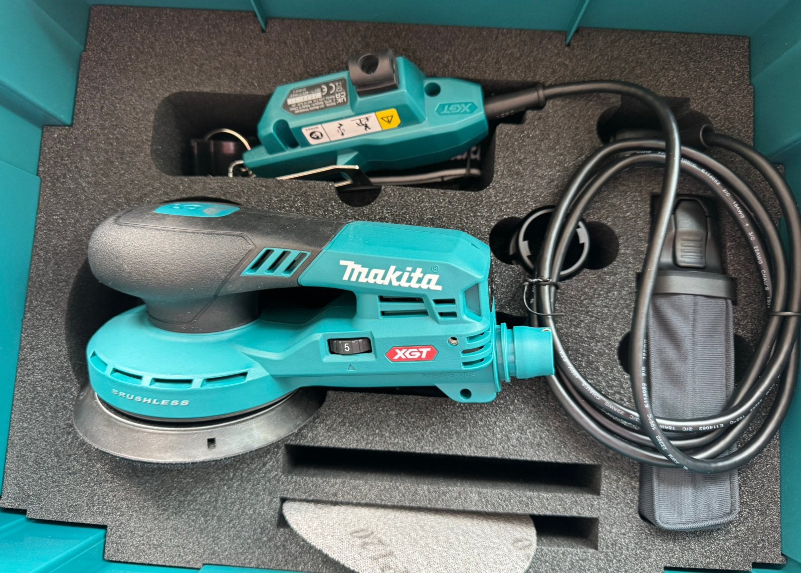 Makita schuurmachine BO001CG, Doe-het-zelf en Verbouw, Ophalen of Verzenden, Zo goed als nieuw, Minder dan 600 watt, Vlakschuurmachine