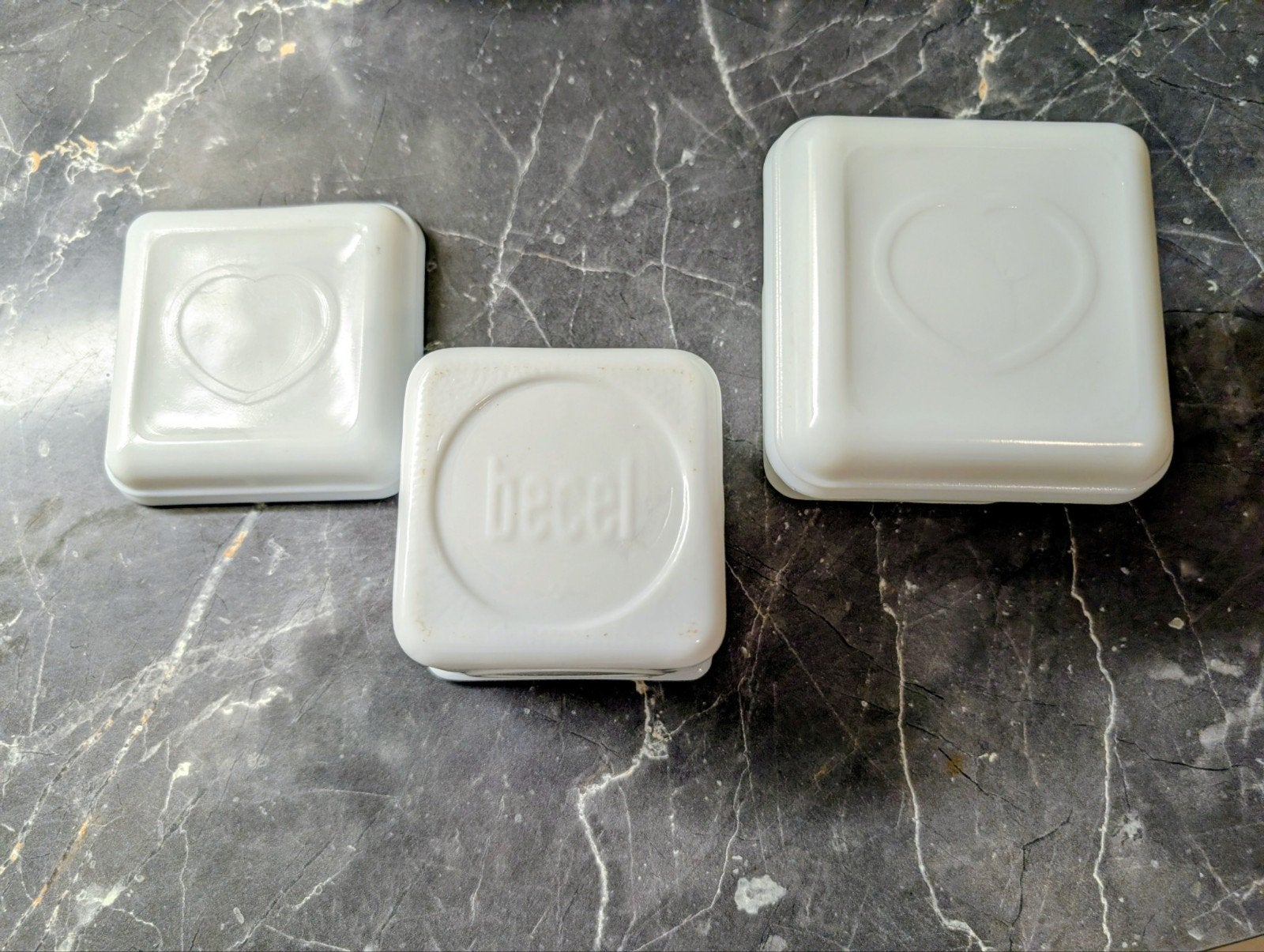 Set van 2 vintage Becel en hartvormige botervlootjes, Ophalen of Verzenden