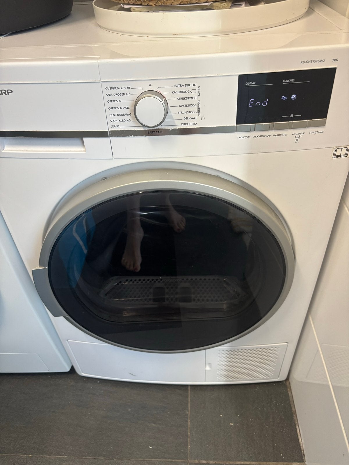 Sharp wasmachine, 4 jaar oud, weinig gebruikt, Witgoed en Apparatuur, Ophalen, Zo goed als nieuw, Voorlader, 85 tot 90 cm