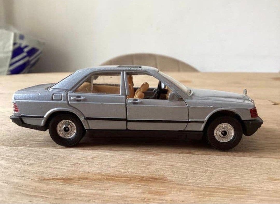 Corgi Mercedes-Benz 190E schaal 1:36, Hobby en Vrije tijd, Ophalen of Verzenden, Zo goed als nieuw, Auto, Corgi