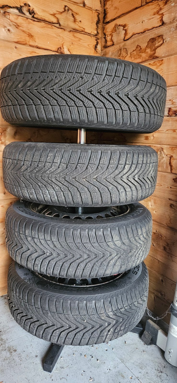 Winterbanden met velgen voor Audi A1 - Vredestein 185/60 R15, Auto-onderdelen, Ophalen, Gebruikt, 15 inch, Banden en Velgen