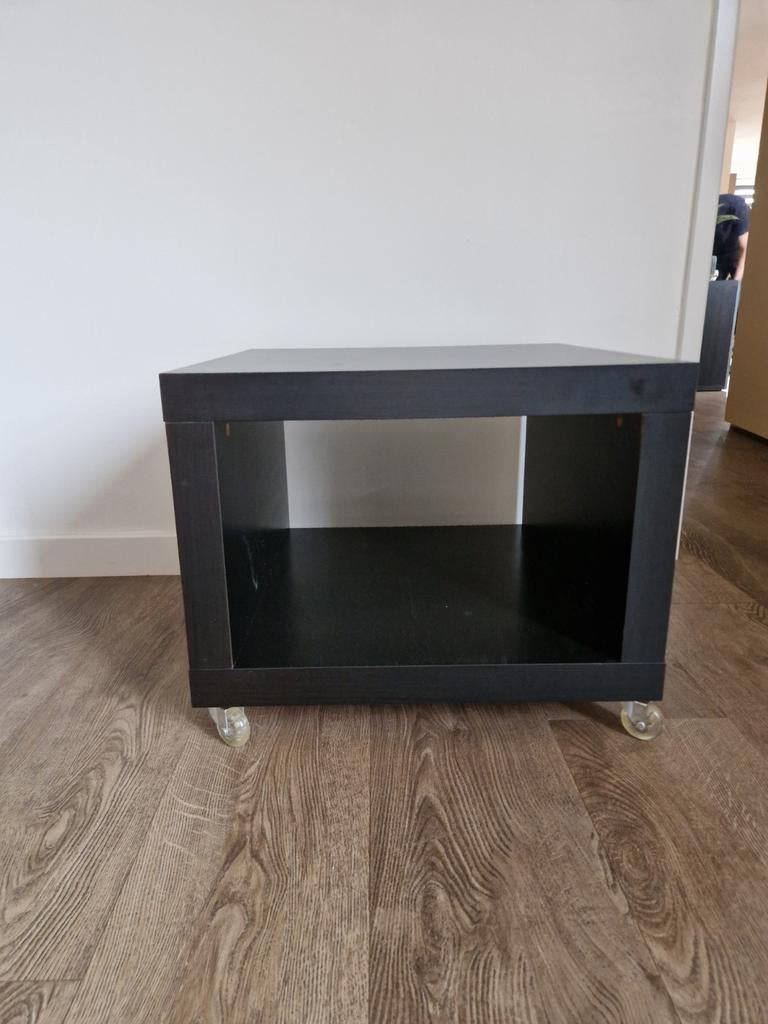 Zwart bijzettafeltje met zwenkwielen, Huis en Inrichting, Tafels | Bijzettafels, Ophalen, Rond, Minder dan 55 cm, 45 tot 60 cm