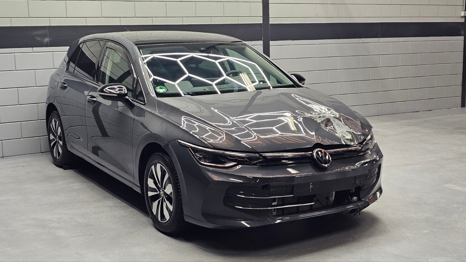 VW Golf 8.5 1.5 Hybride/Benzine Pano Bj 2025 met schade .!!, Automaat, Euro 6, Bedrijf, Dealer onderhouden