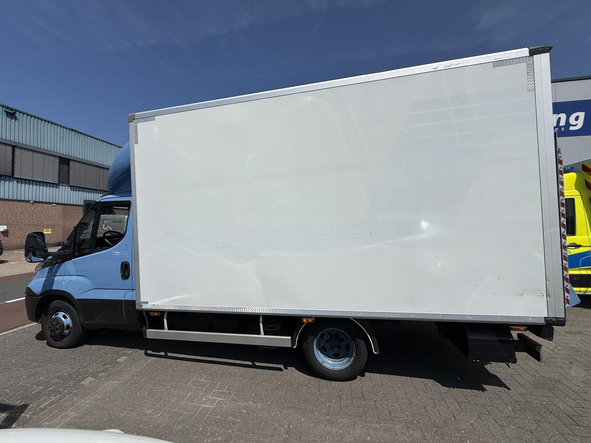 Iveco Daily 35C14 2.3 375 LAADKLEP EURO 6, Gebruikt, Iveco, Blauw, Bedrijf